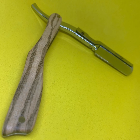 Custom razor - Picture 2 of 2